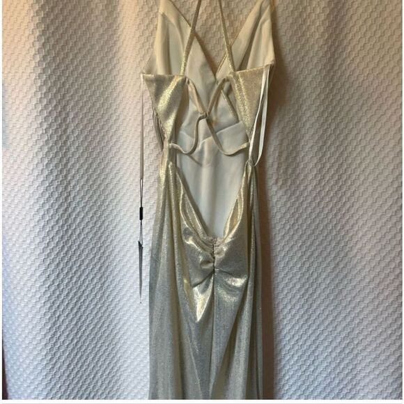 La Femme 29836 V-Neck Open Back Metallic Prom Gown White/Gold Size 0 $338 - Picture 7 of 10
